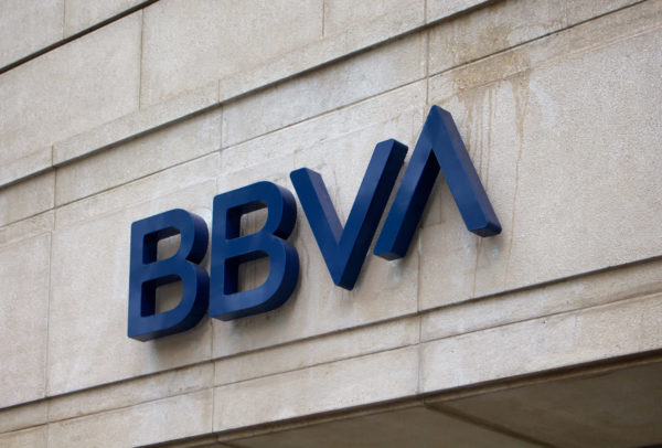BBVA compensará a sus clientes con puntos dobles, triples y bonificaciones por fallas del domingo