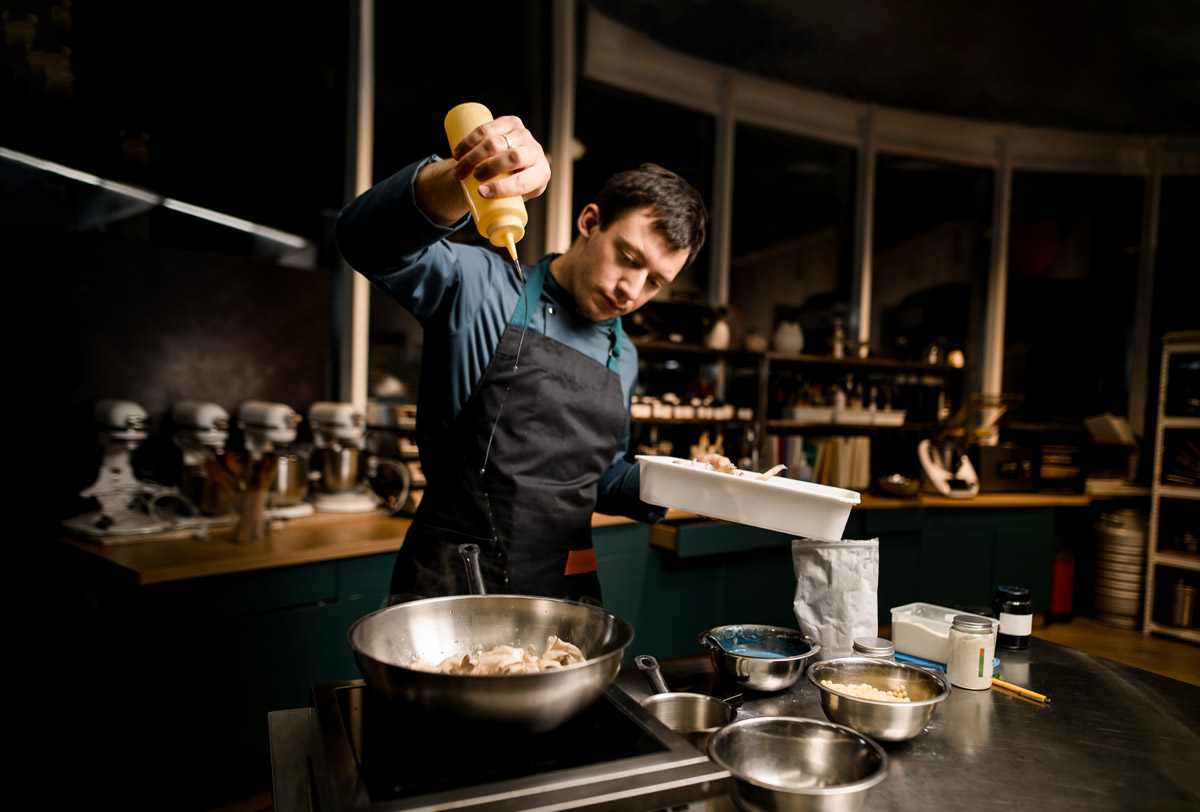 ¿Cómo montar una dark kitchen? El modelo de negocio más versátil del ...