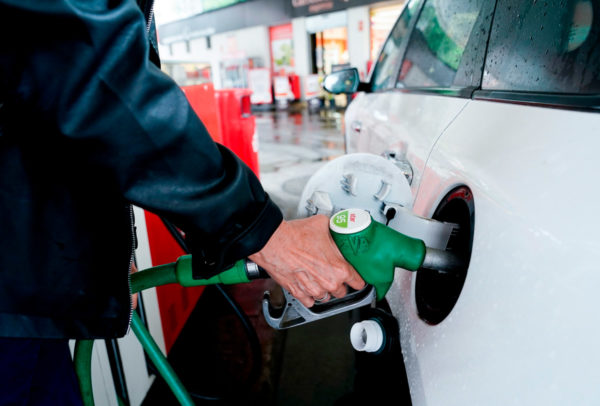 SHCP aumenta estímulo del IEPS a gasolinas regular y premium