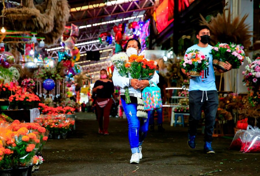 Comerciantes mexicanos esperan que sus ventas revivan este Día de Muertos