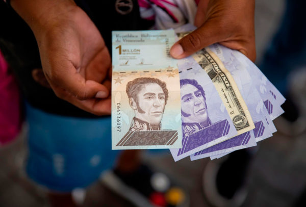 Por hiperinflación, Venezuela elimina 6 ceros a su moneda