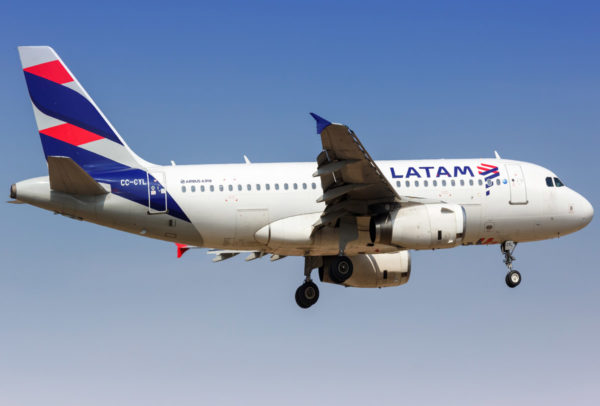50 heridos en un vuelo de Latam Airlines por una “fuerte sacudida”