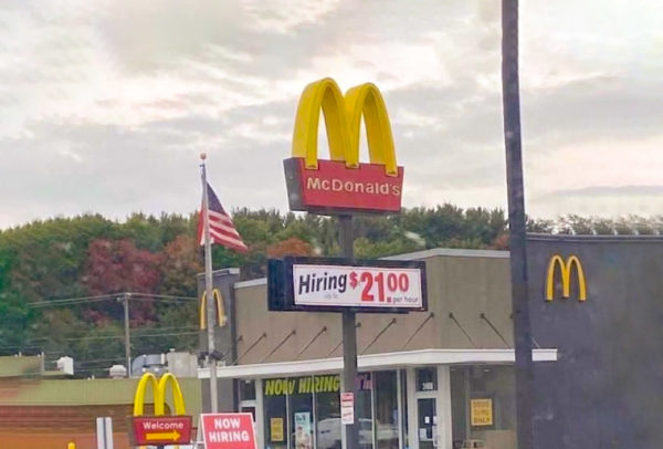 Por escasez de personal, este McDonald’s de EU ofrece pagar 21 dólares la hora
