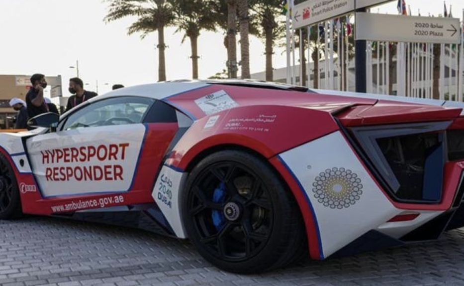 Una emergencia? Emiratos Árabes presenta la ambulancia más rápida y cara  del mundo