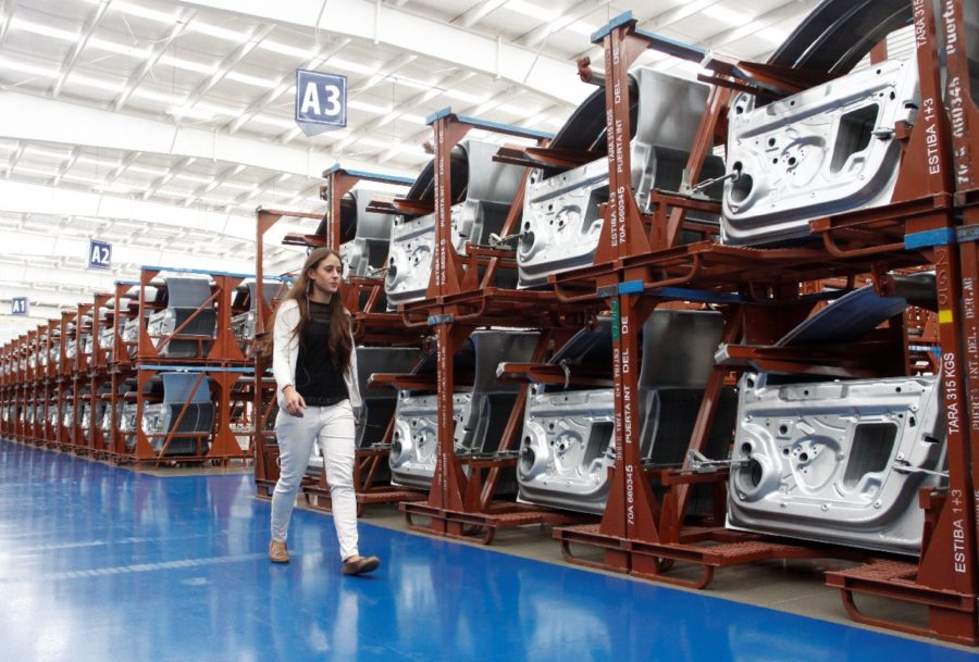 Faurecia invertirá 147 mdd para construir dos plantas de interiores de autos en NL