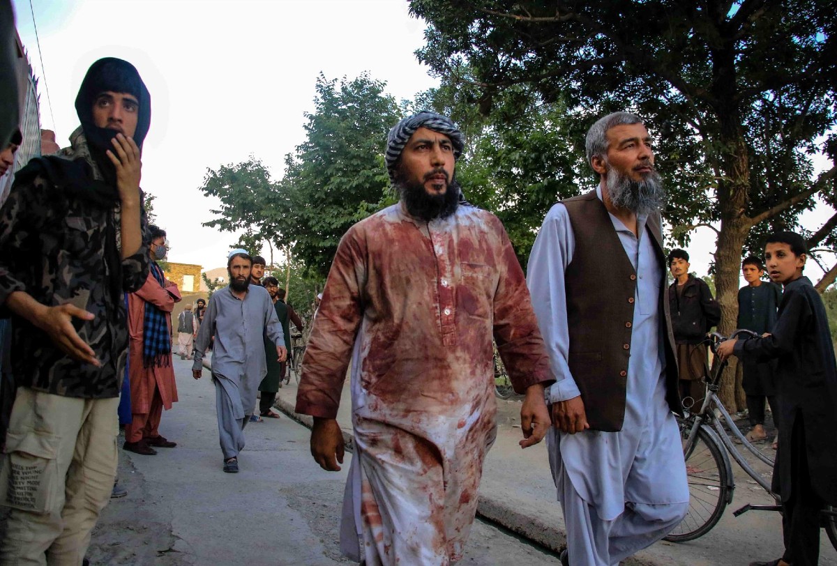 Al menos 10 muertos y más de 71 heridos por explosión en mezquita de Kabul  - Alto Nivel