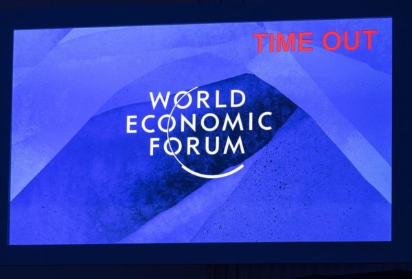 Davos contradice a los bancos centrales: “El mundo se dirige a una recesión”