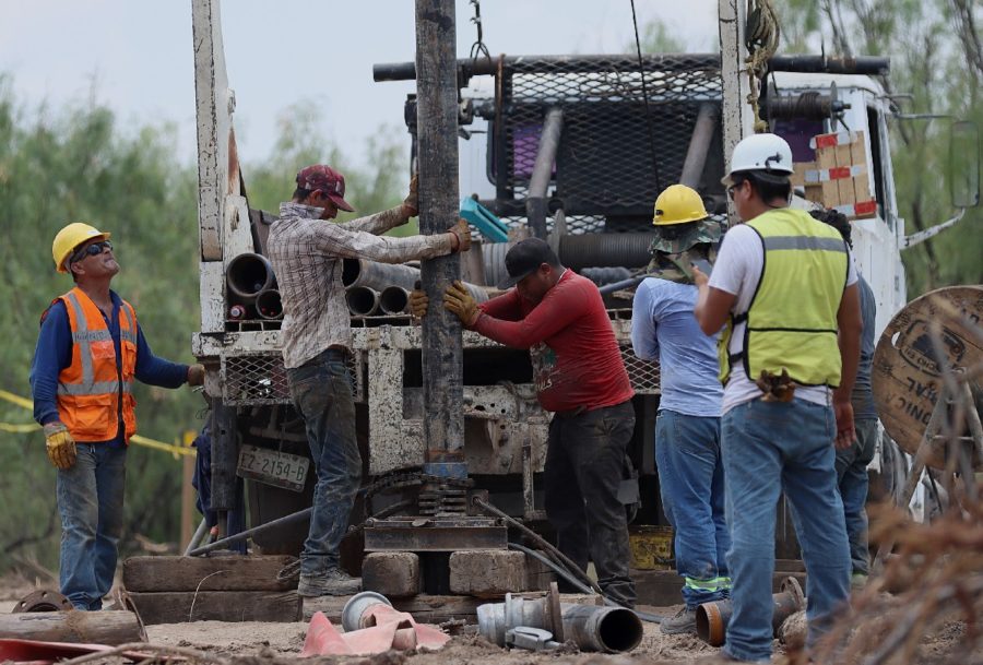 Gobierno de México busca ayuda de empresas de EU y Alemania para rescatar a los 10 mineros