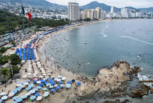 Turismo empieza el 2023 con ‘el pie derecho’: Playas mexicanas se abarrotan en Año Nuevo