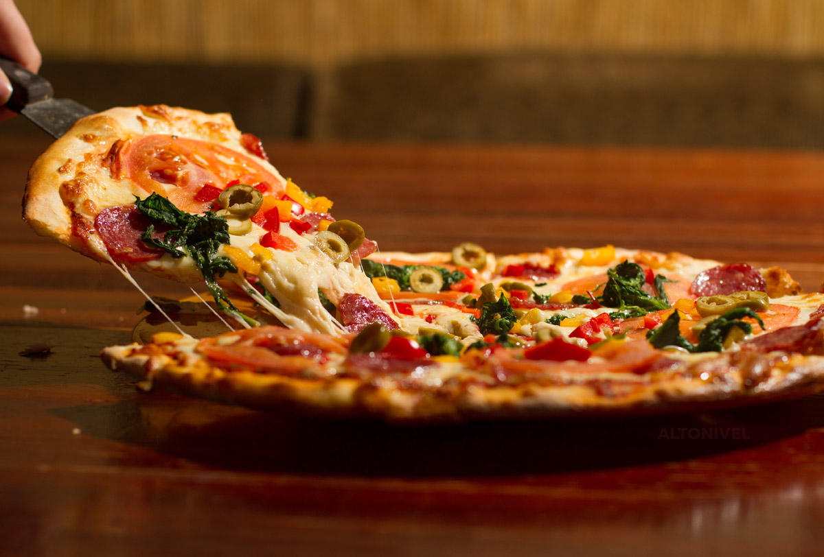 Do you want to work in Canada?  Pizza offers a salary of 51 thousand pesos per month