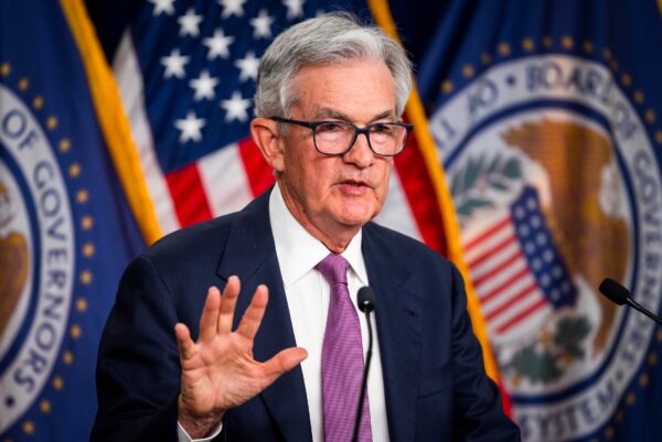 La Fed, “sin prisa” por bajar tasas de interés: Powell