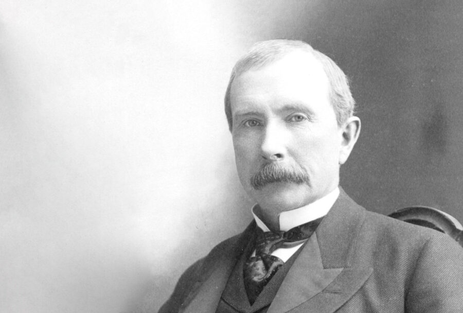 Investor Zone - ⬇️ Lee la descripción ⬇️ . ¿Conoces a John D. Rockefeller?  🤔 . Este es un personaje muy conocido dentro del mundo de los negocios y  de las inversiones