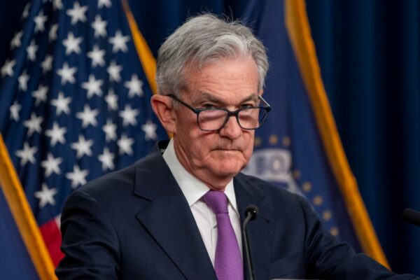 La Fed deja sin cambios tasas de interés, ve “falta de avances” contra inflación