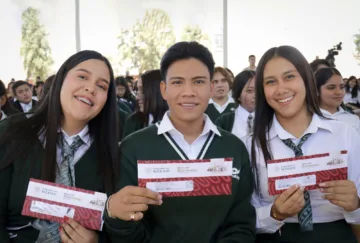 Dar becas a todos los estudiantes de nivel básico costará 5 veces más en 2027