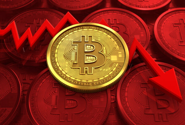 Bitcoin cae hasta 7% por temores geopolíticos