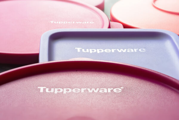 ¿Cuál es la historia de Tupperware y quién es su dueño?