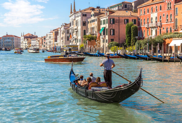 Venecia empieza a cobrar entrada a turistas: La ciudad italiana hace frente al turismo masivo