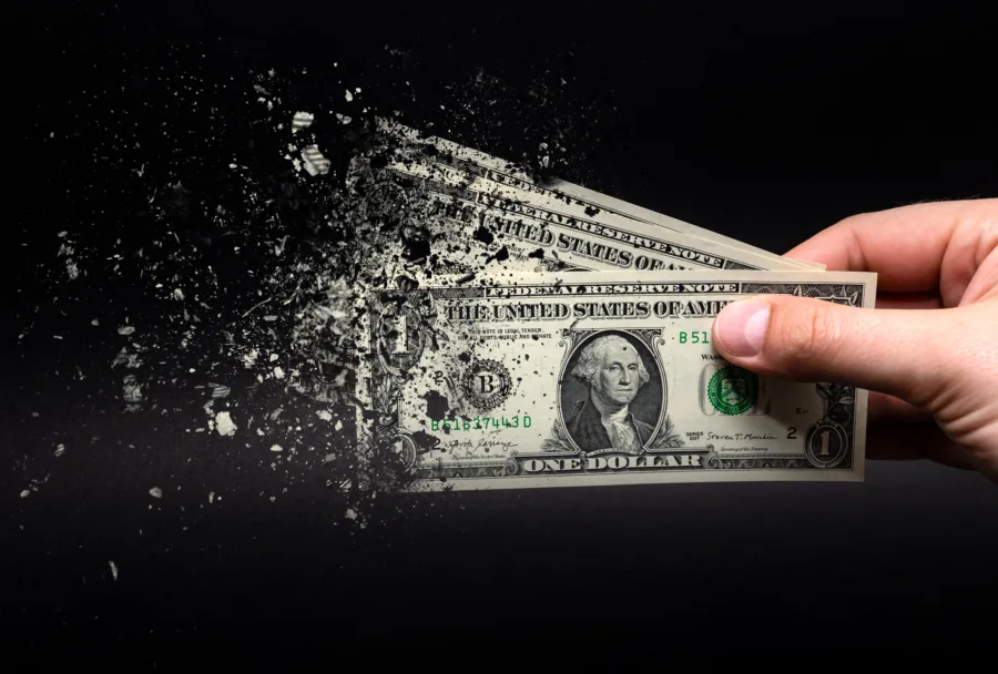 El valor de las remesas cae 15% por inflación y ‘superpeso’