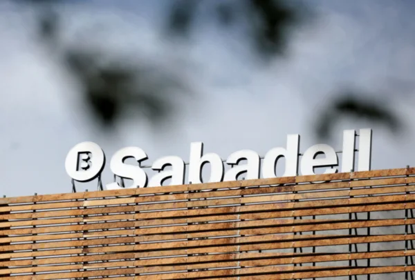 Banco Sabadell rechaza la oferta hostil de BBVA
