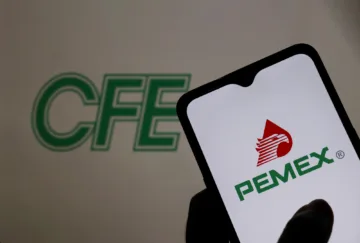 S&P cambia perspectiva de Pemex y CFE a negativa tras ajuste a México