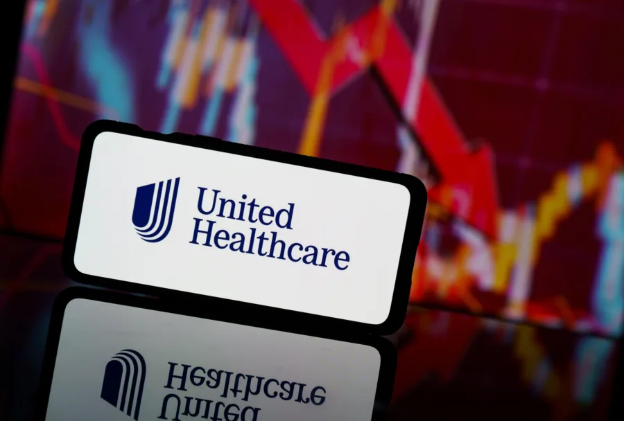 UnitedHealth se desploma 10.9% tras reporte de posible fraude criminal en Medicare UnitedHealth se desploma 10.9% tras reporte de posible fraude criminal en Medicare