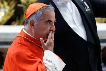 Angelo Becciu se baja del cónclave tras escándalo financiero y presión vaticana