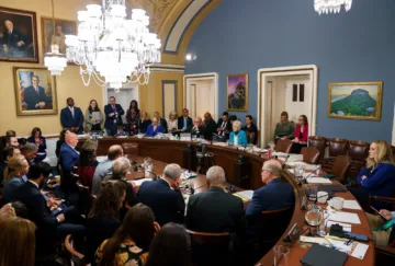 Congreso de EU aprueba plan fiscal de Trump que eleva deuda y restringe apoyos