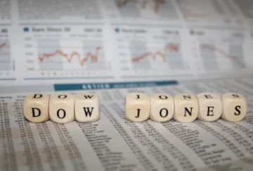 Dow Jones revierte caídas y sube 0.32%; S&P 500 suma 0.09%