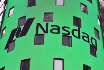 S&P 500 y Nasdaq marcan récords y el Dow Jones baja 0.13% tras repunte de Nvidia