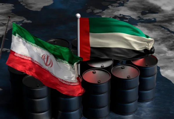 Irán ataca infraestructura petrolera en Emiratos Árabes Unidos: Brent sube más de 4%