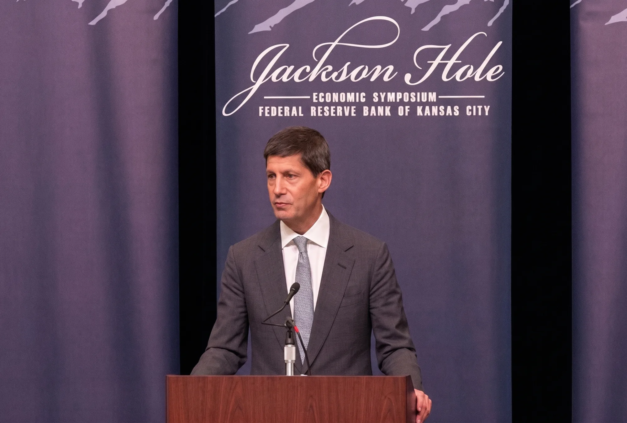 Kevin Warsh enfría las expectativas de recortes y promete en Jackson Hole una Fed "más callada"