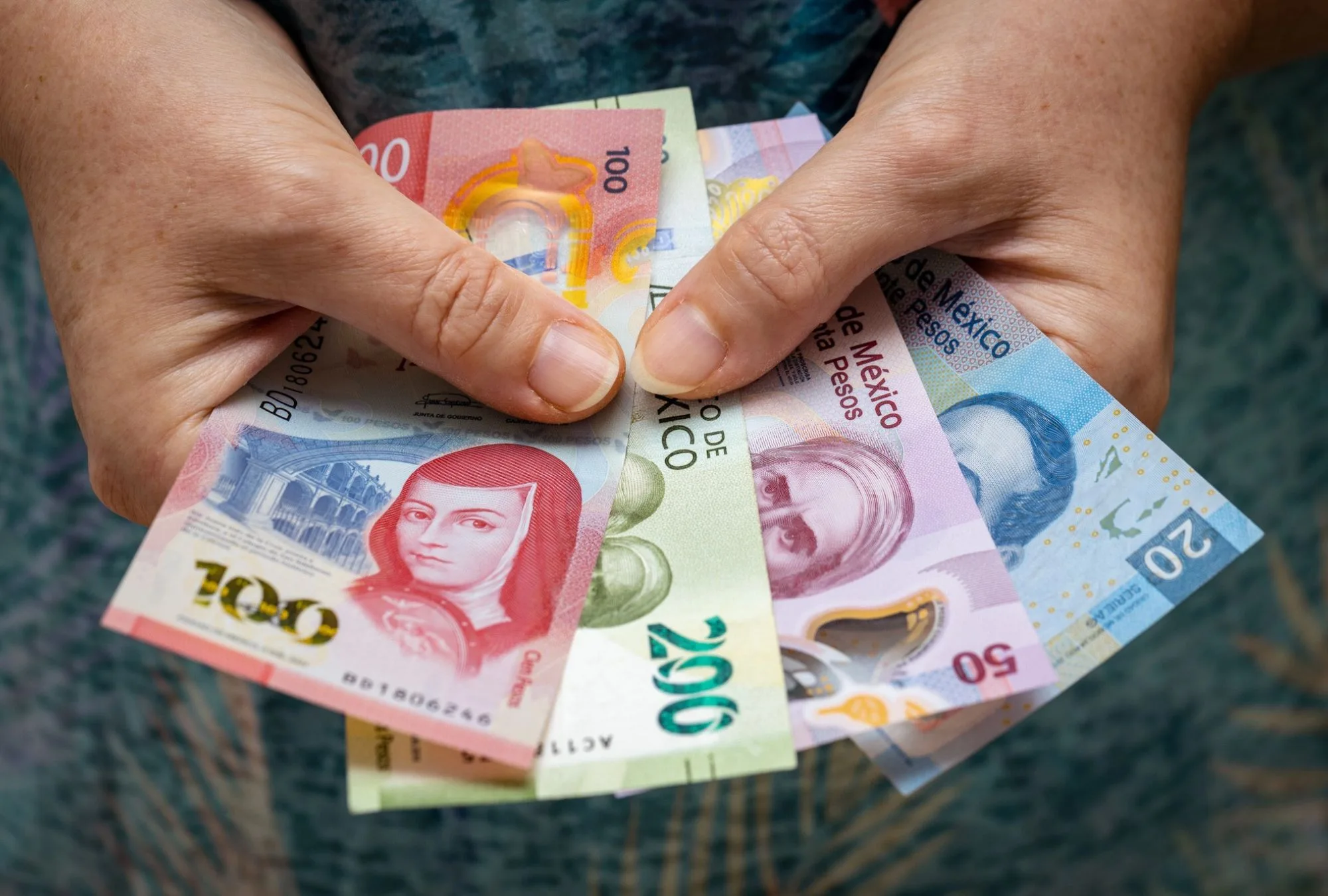 El salario mínimo subió 13%, pero ¿realmente alcanza para comprar más?
